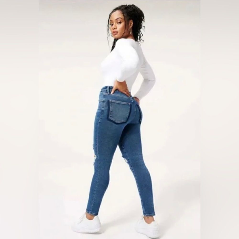 NEW GOOD AMERICAN Good Waist Crop Jean - Shadow Pockets Blue 855 Size 2